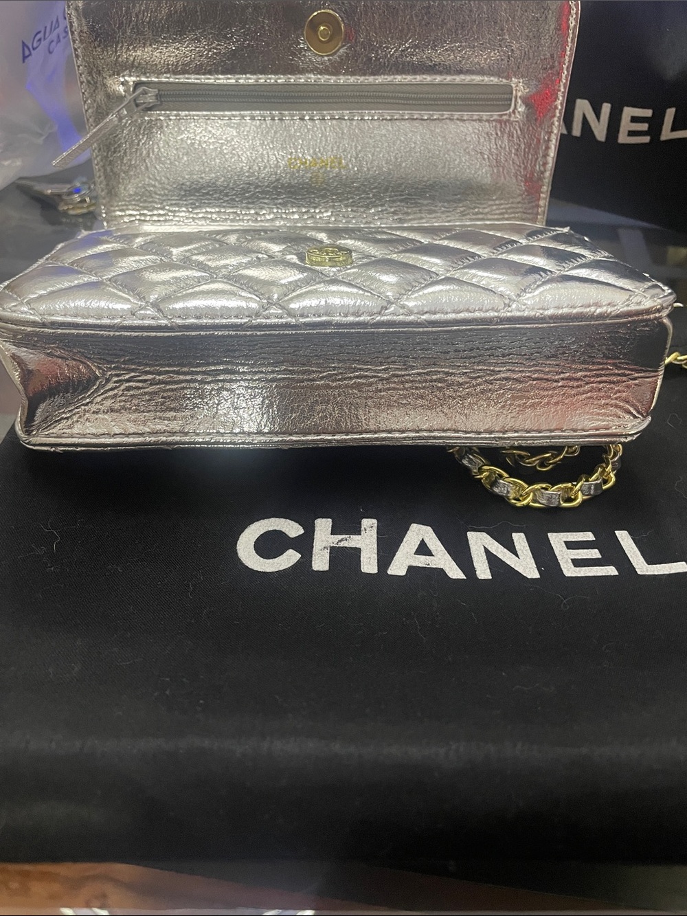 😍🔥 Chanel Metallic Silver & Gold OR red Quilted Crossbody Bag. Vegan leather - Picture 9 of 14